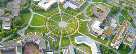 kleineres Bild des Campus der University von oben / smaller picture of the bird's-eye view of the main campus of the university